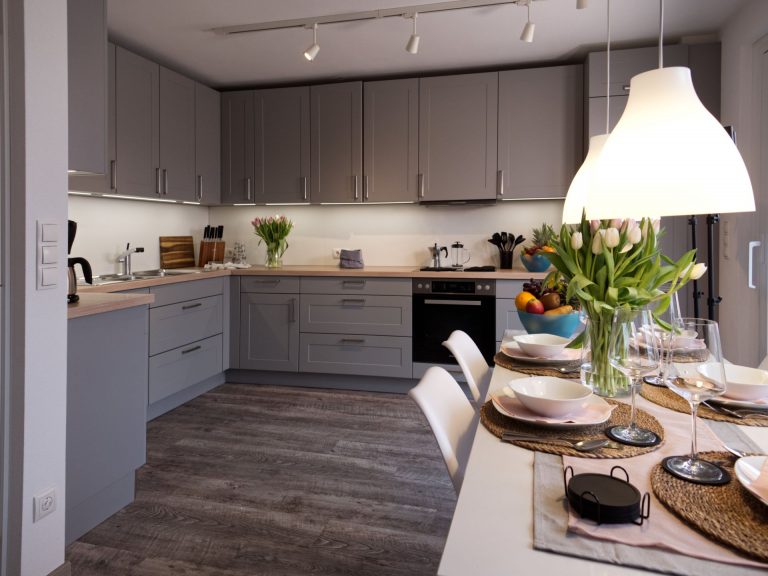 Komplettansicht der Küche im Apartment Boulevard XXL.