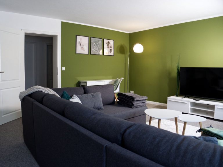 Das komplett eingerichtete Wohnzimmer im Apartment Boulevard XXL.